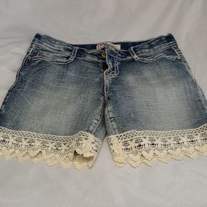 Kids jeans shorts w/ lace trim